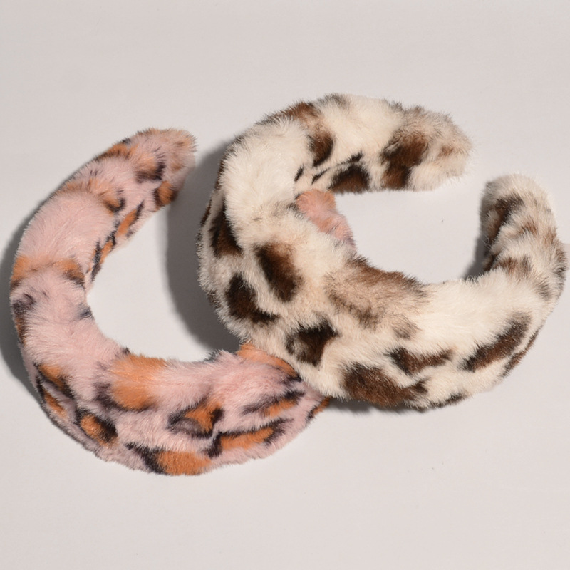 Retro Leopard Plush Hair Band display picture 4