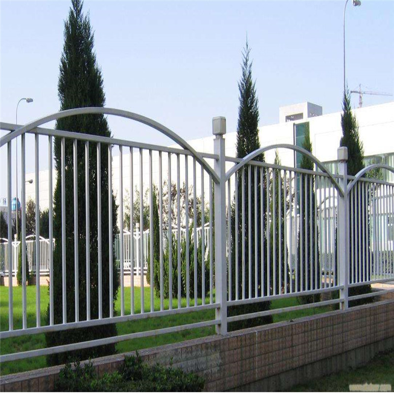 成都喷塑锌钢护栏厂家专业生产焊接喷塑栏杆学校厂区组装围墙栏杆