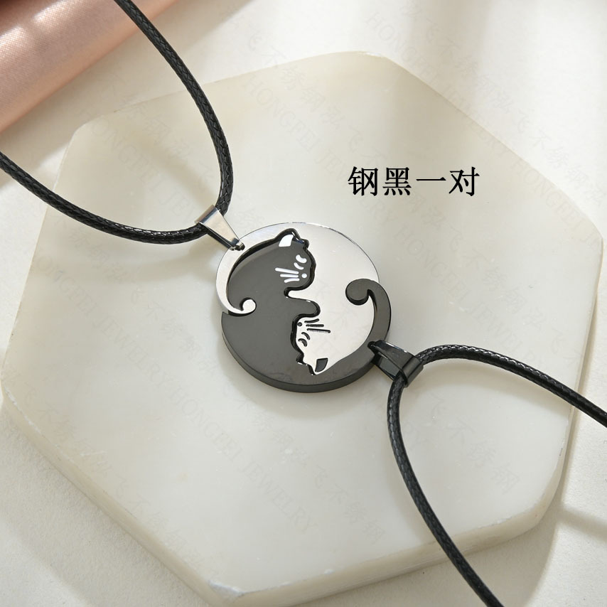 Simple Creative Embrace Love Cat Necklace Stainless Steel Round Card Couple Stitching Necklace Nihaojewelry Wholesale display picture 4