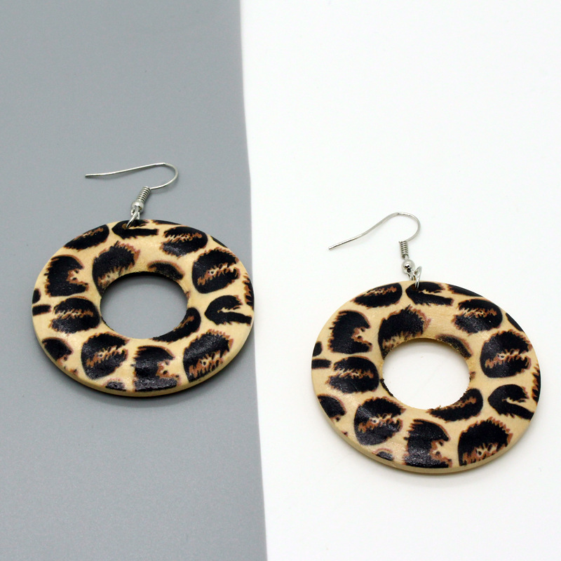 Boucles D&#39;oreilles Rétro Léopard Spots Rondes En Bois display picture 4