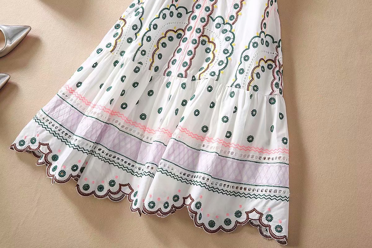 0311-12 彩色圈圈绣花裙码数SMLXL颜色白色面料棉绣