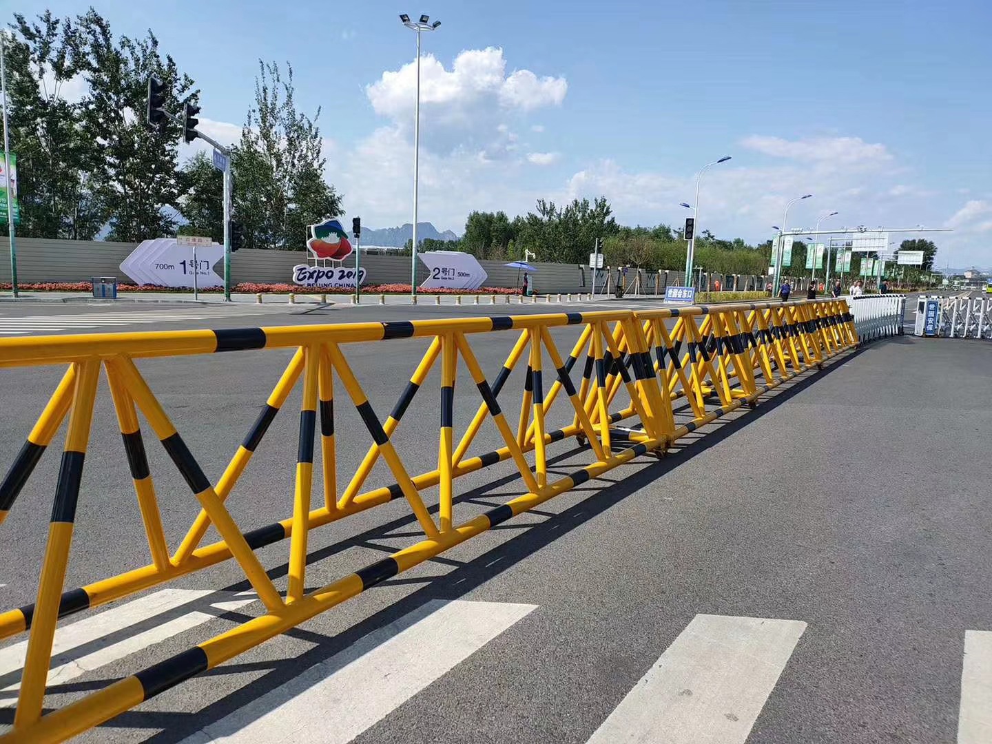 加油站据马路障基坑护栏 道路交通护栏 交通设施支持定制据马