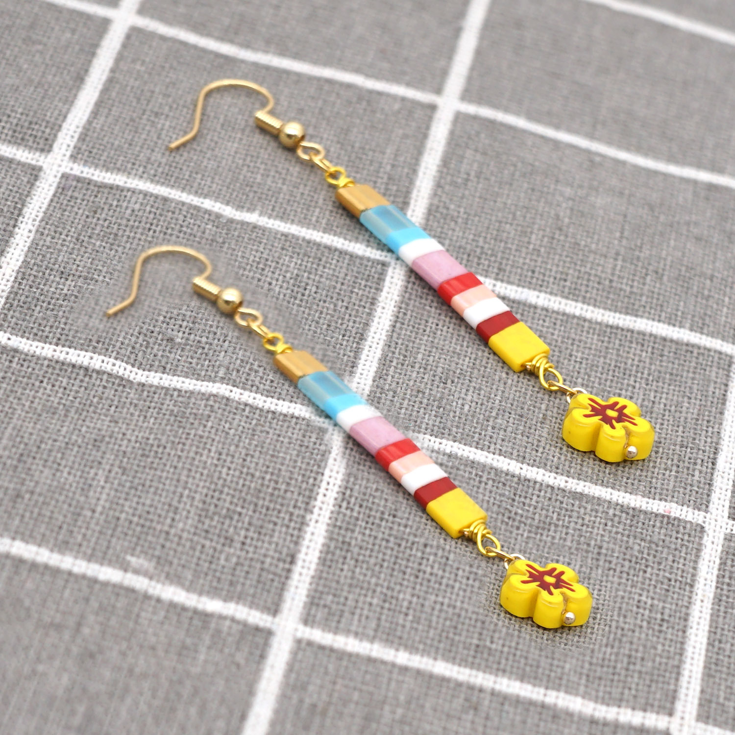 Pendientes De Margaritas Con Cuentas De Color Bohemio display picture 9