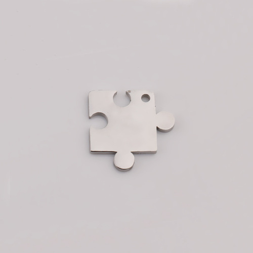 Factory direct sales creative mirror polished stainless steel love puzzle hollow geometric simple couple necklace accessories