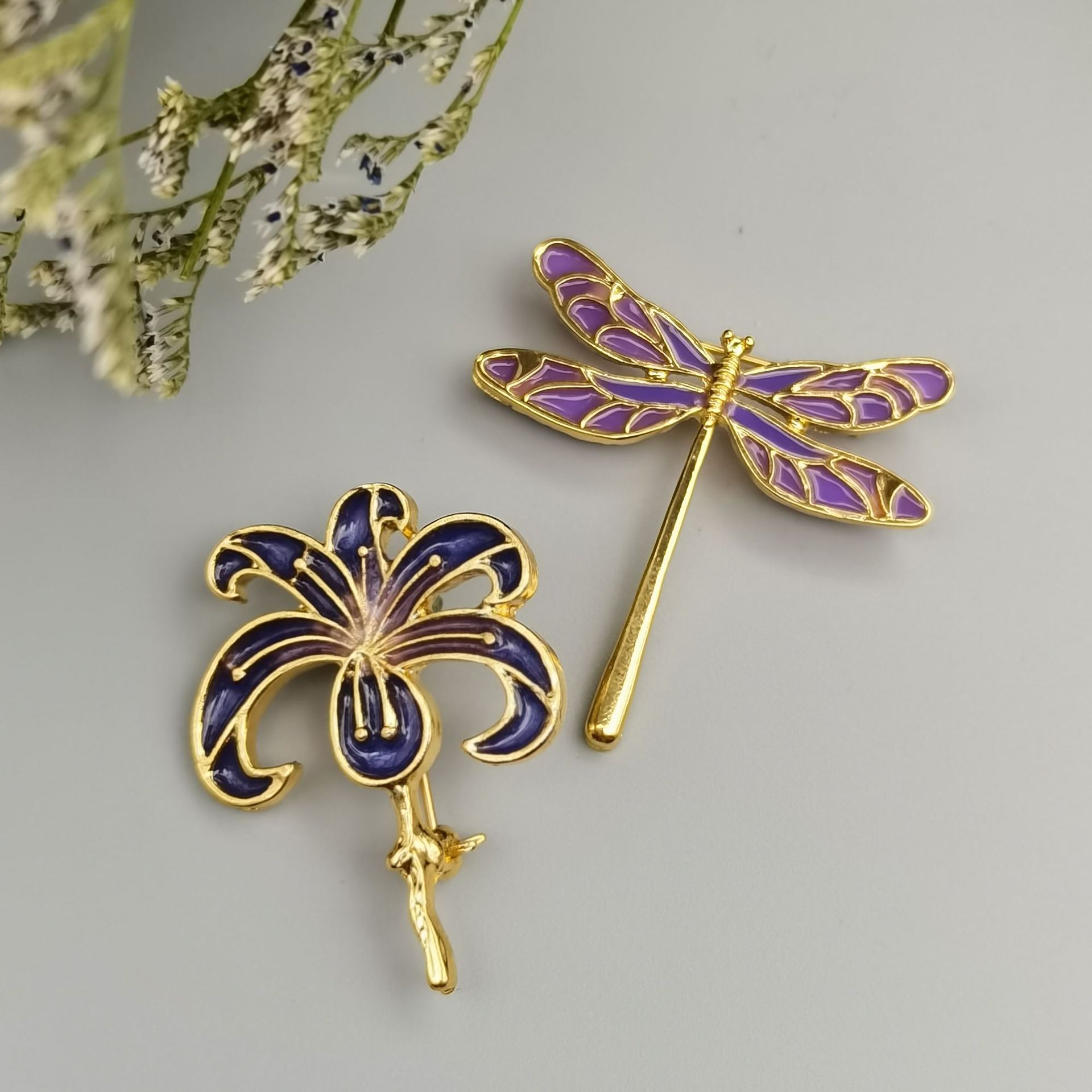 复古鸢尾花植物胸针紫蜻蜓胸针气质珐琅手作防走光胸花扣批发|ms
