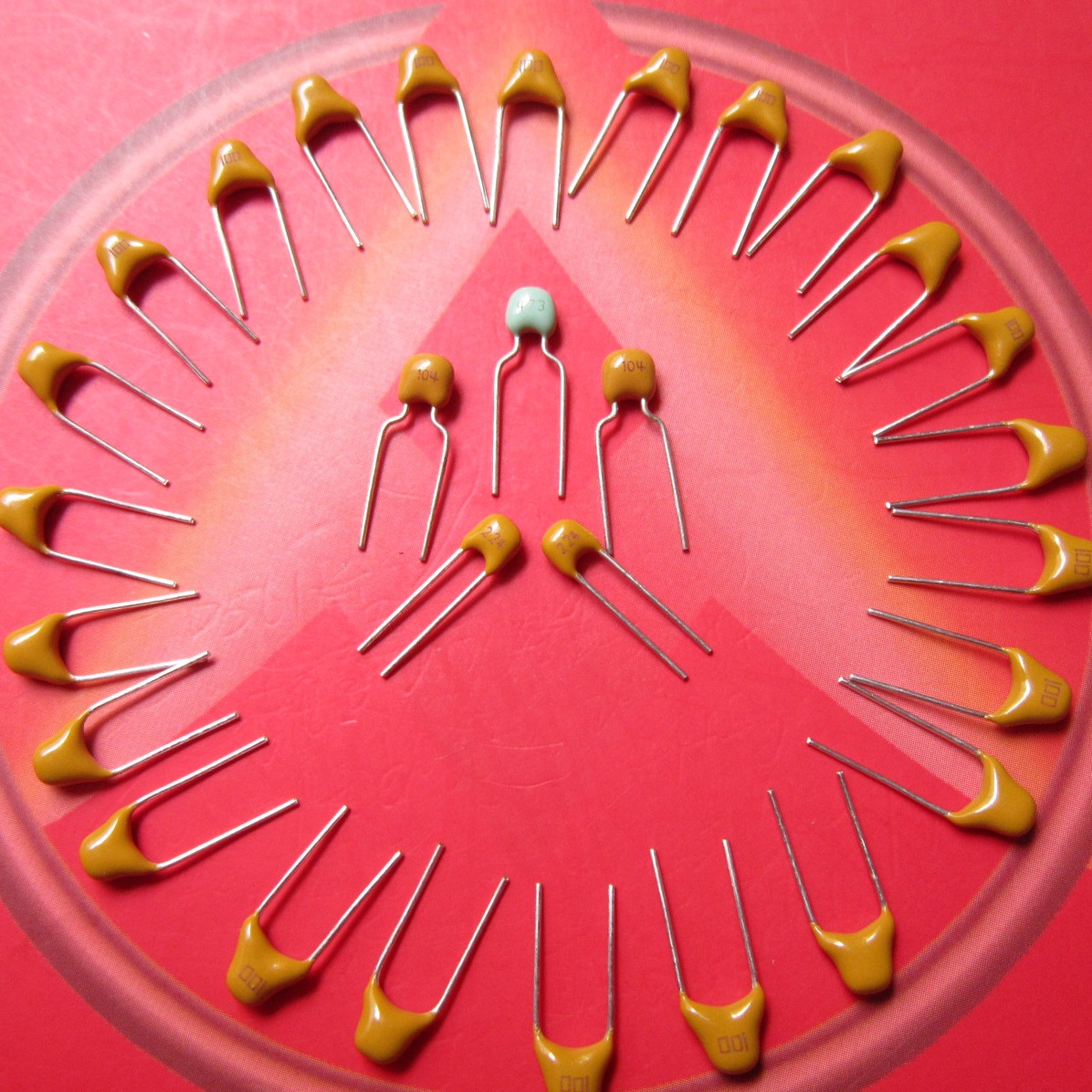 厂家直销独石电容104K 50VP5L15铜脚全系列