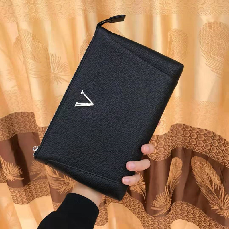 厂家货源2020冬季新款潮流平纹真皮手拿包大容量时尚社会青年男包