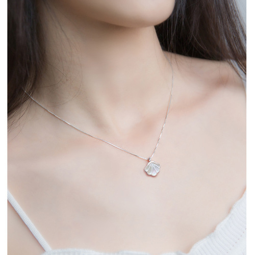 Yibeizi necklace female clavicle chain ins cool style niche design white mother-of-pearl pendant Chinese Valentine's Day gift
