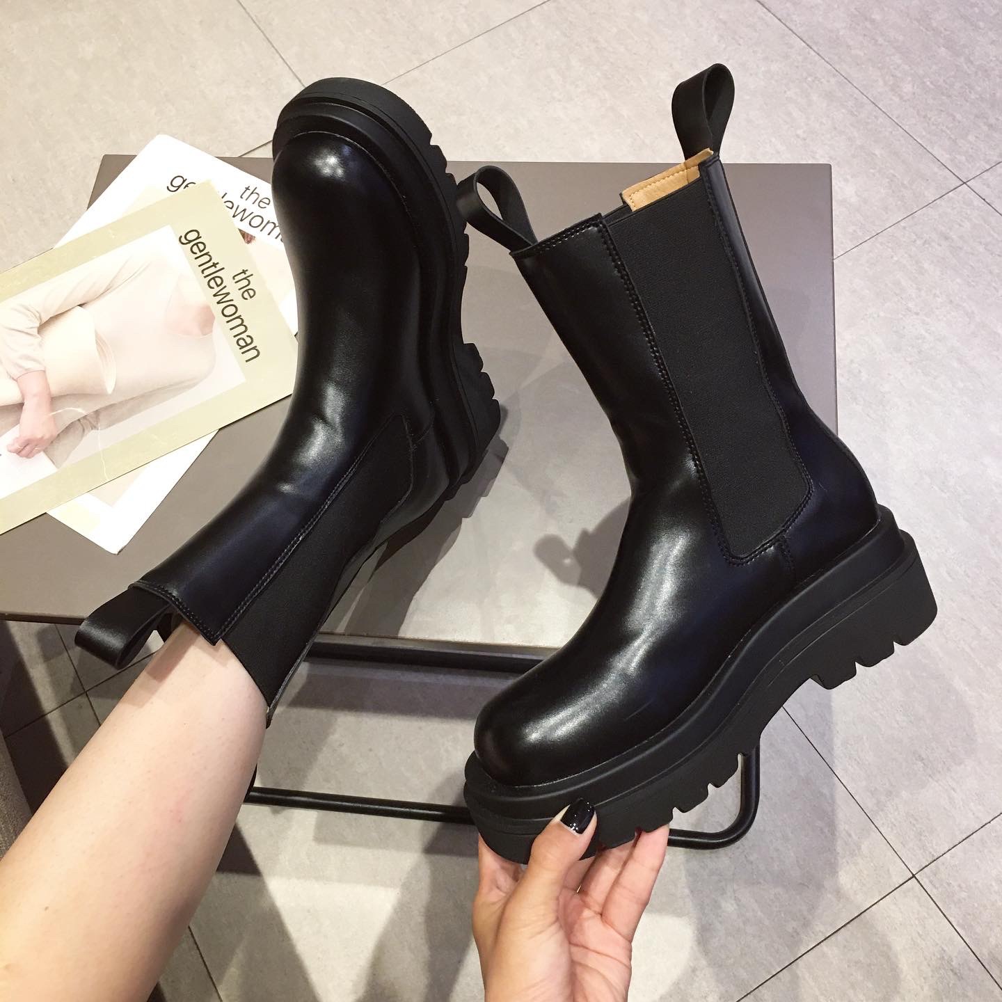 2020网红同款MONA同款切而西短靴613-2