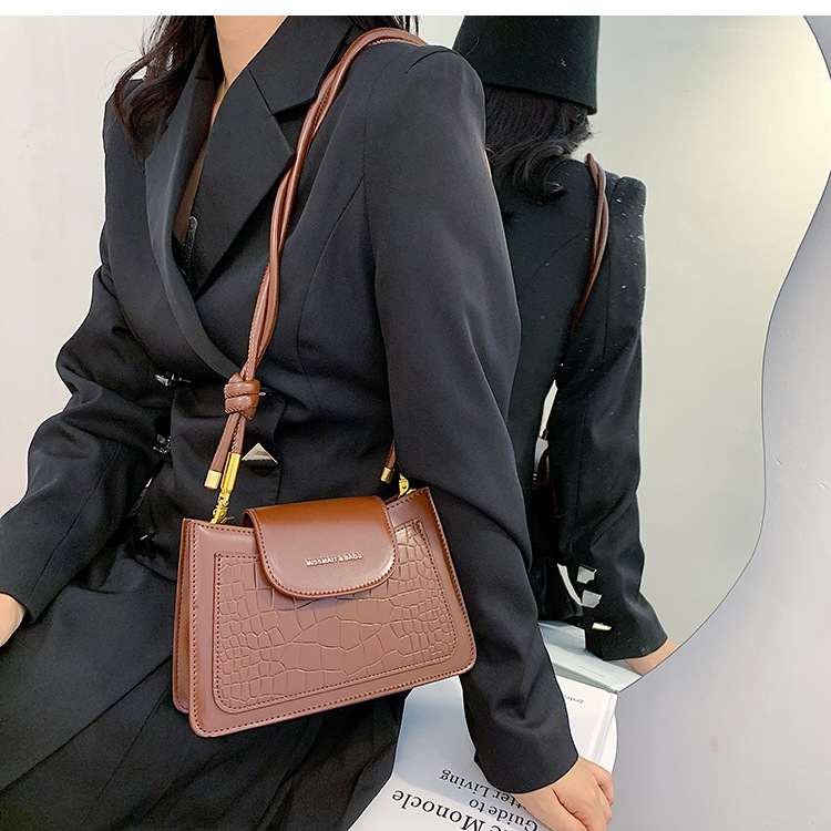 Hot Selling Retro Ladies Shoulder Small Bag Fashion Texture Messenger Bag display picture 14