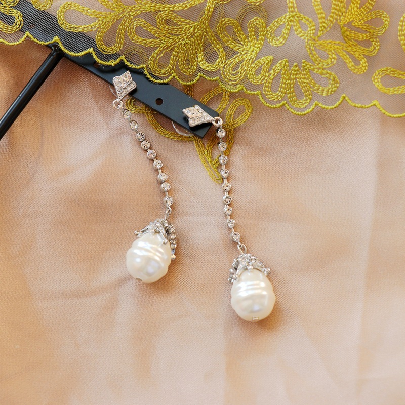Large Pearl   Retro Shaped Pearl White Diamond Tassel Earrings display picture 3