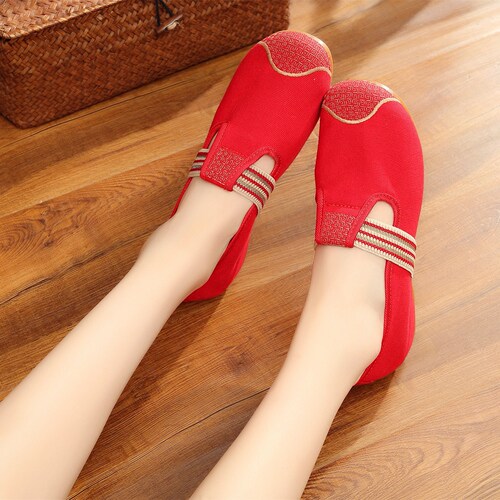 Factory direct sales [elegant] one-piece drop-shipping ethnic-style tendon sole inner heightening square dance shoes for women