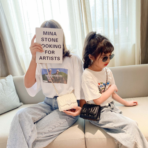 Korean version of  autumn and winter new children's bags, fashionable girls' shoulder chain bag, love diagonal cross mini square bag