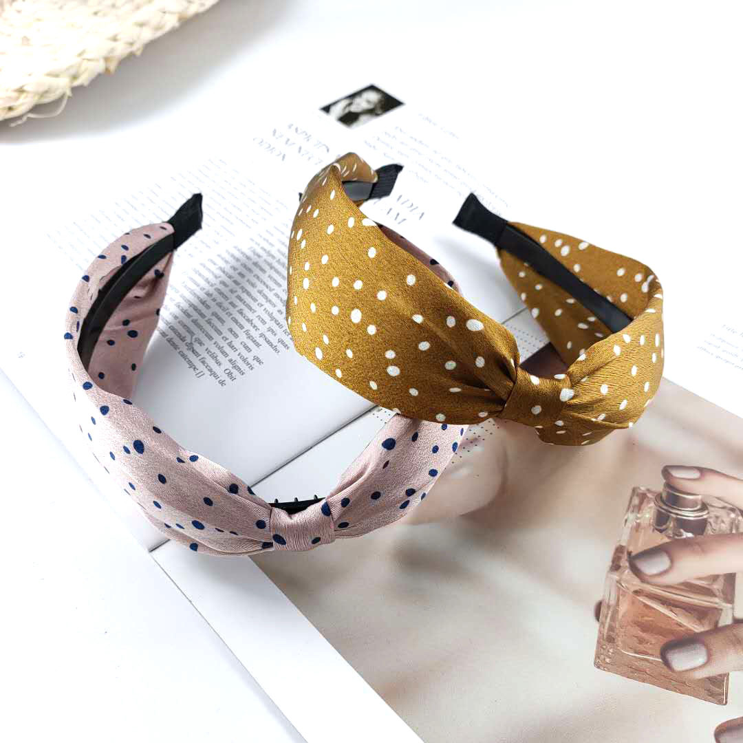 Korean Fashion Headband New Fabric Wave Point Hair Band Exquisite Toothed Anti-skid Hairpin High-end Fashion Hair Accessories Girl Wholesale Nihaojewelry display picture 4