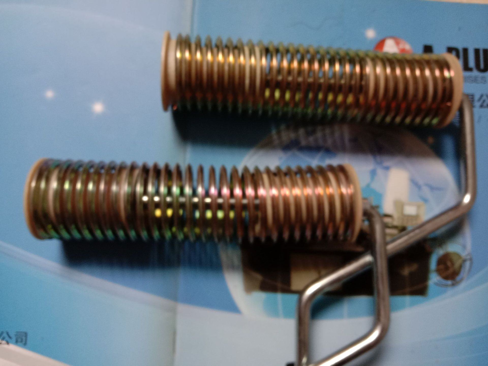 弹簧滚-用三角形镀彩丝精制而成,大面积除泡效果好