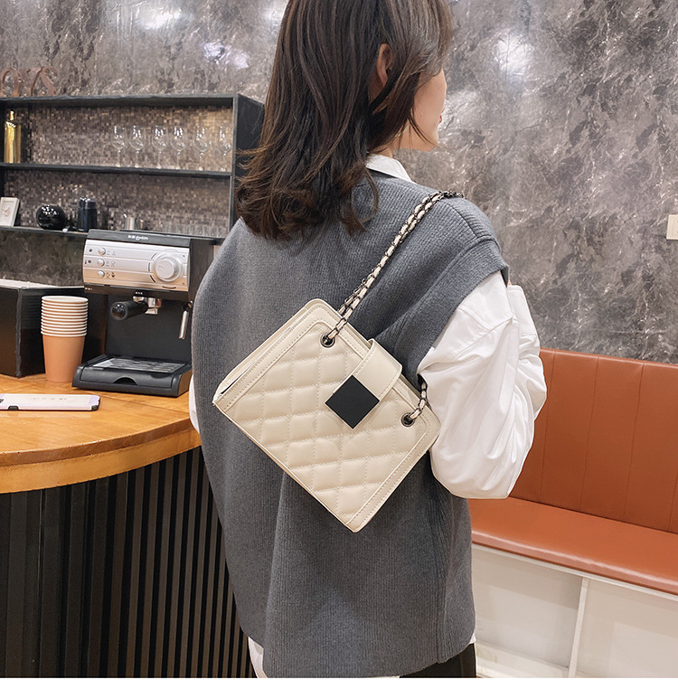 Fashion One-shoulder Messenger Rhombic Small Square Bag display picture 9