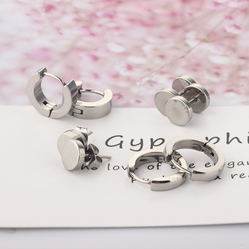 Labret piercing jewelry detail image