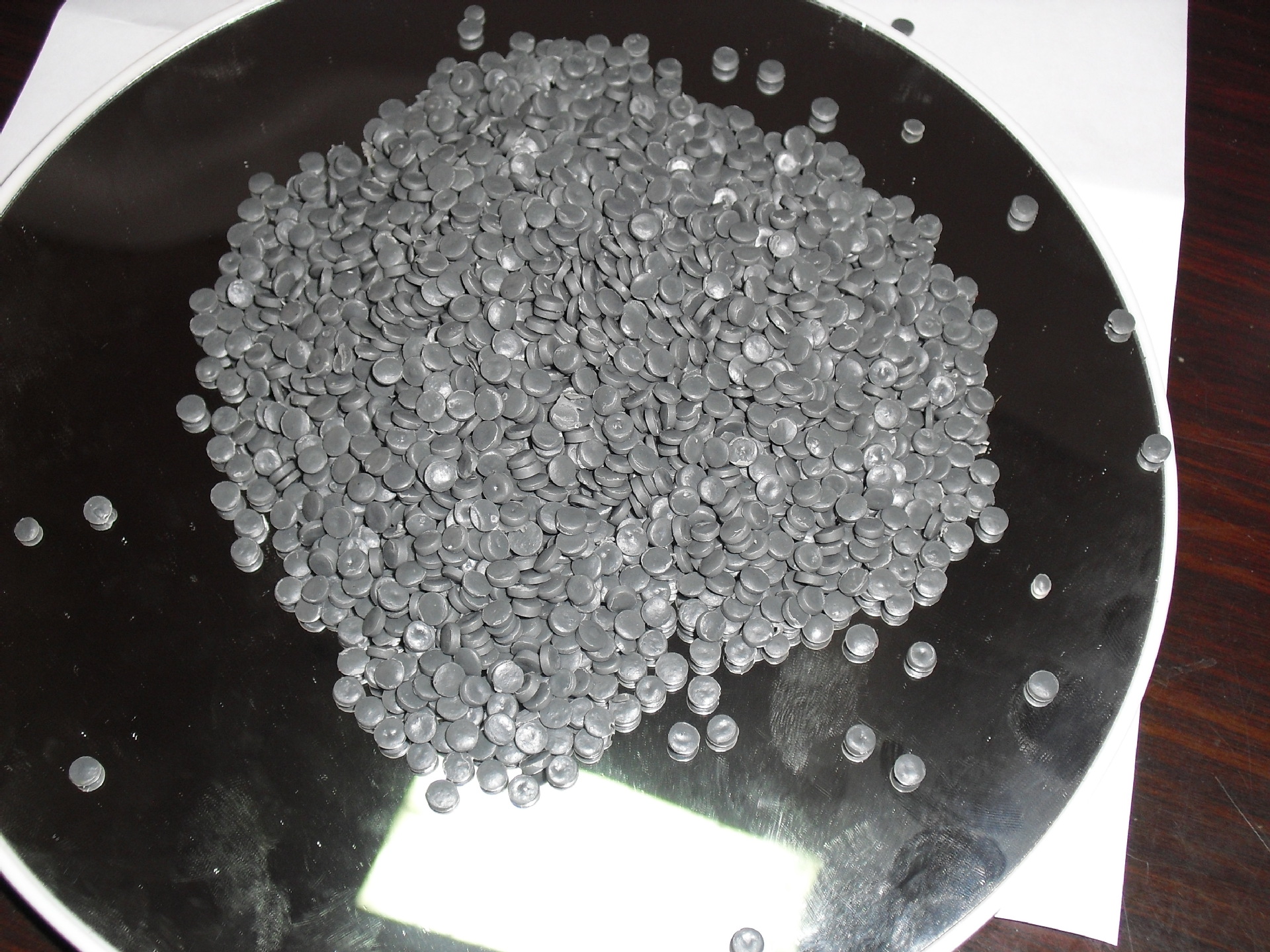 厂家推荐 大量供应 吹膜级HDPE低压塑料颗粒 黑色HDPE再生颗粒