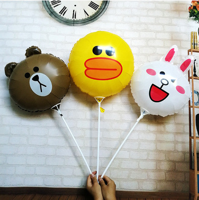 Las pequeñas actividades de microempresas empujan el código de escaneo para enviar regalos debajo de la línea roja en línea, regalos prácticos, pequeños drenadores, artefactos creativos