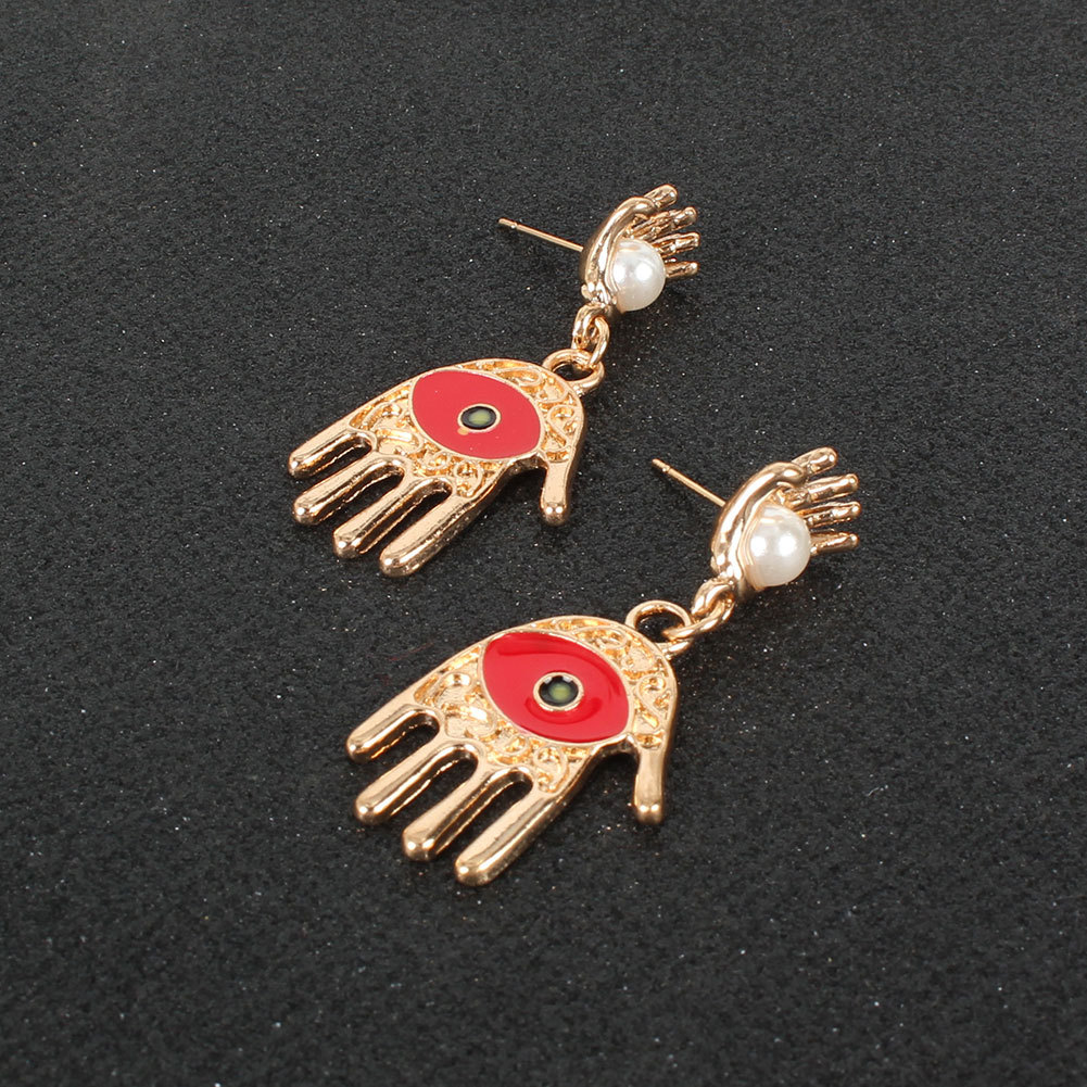 Retro Alloy Inlaid Pearl Red Eyes Palm Fashion Earrings Wholesale display picture 4