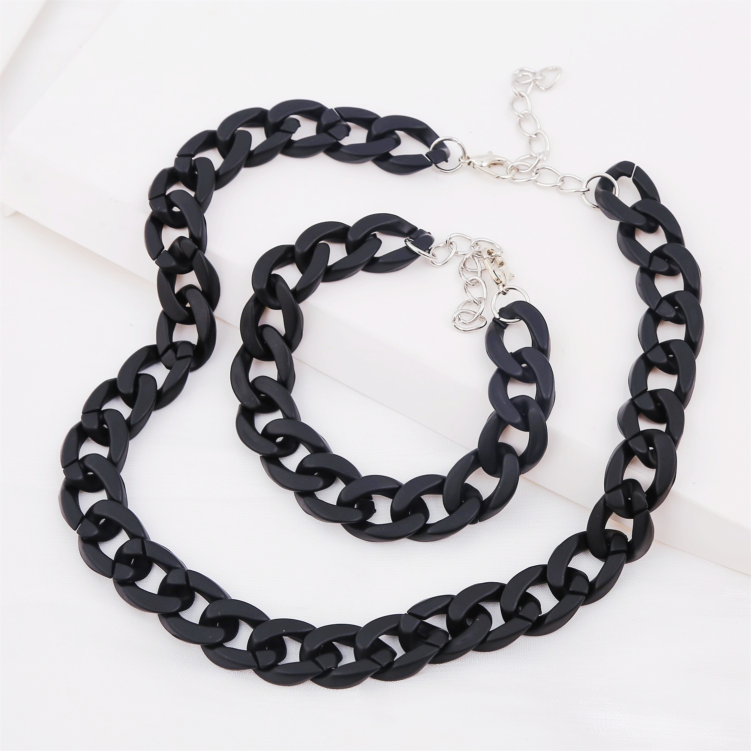 Retro Exaggerated Geometric Plastic Plating Women's Bracelets Necklace display picture 16
