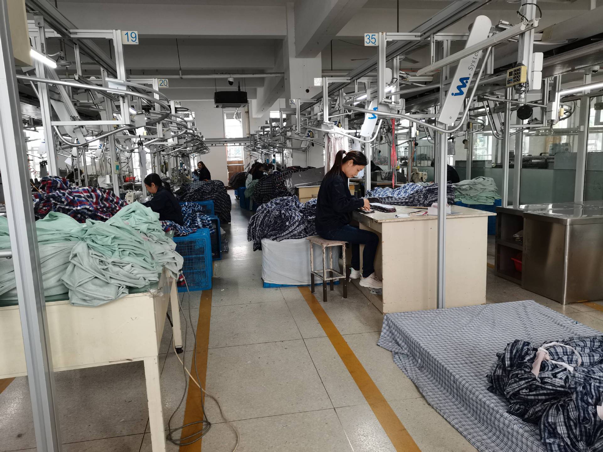 东帝纺织服装缝制车间