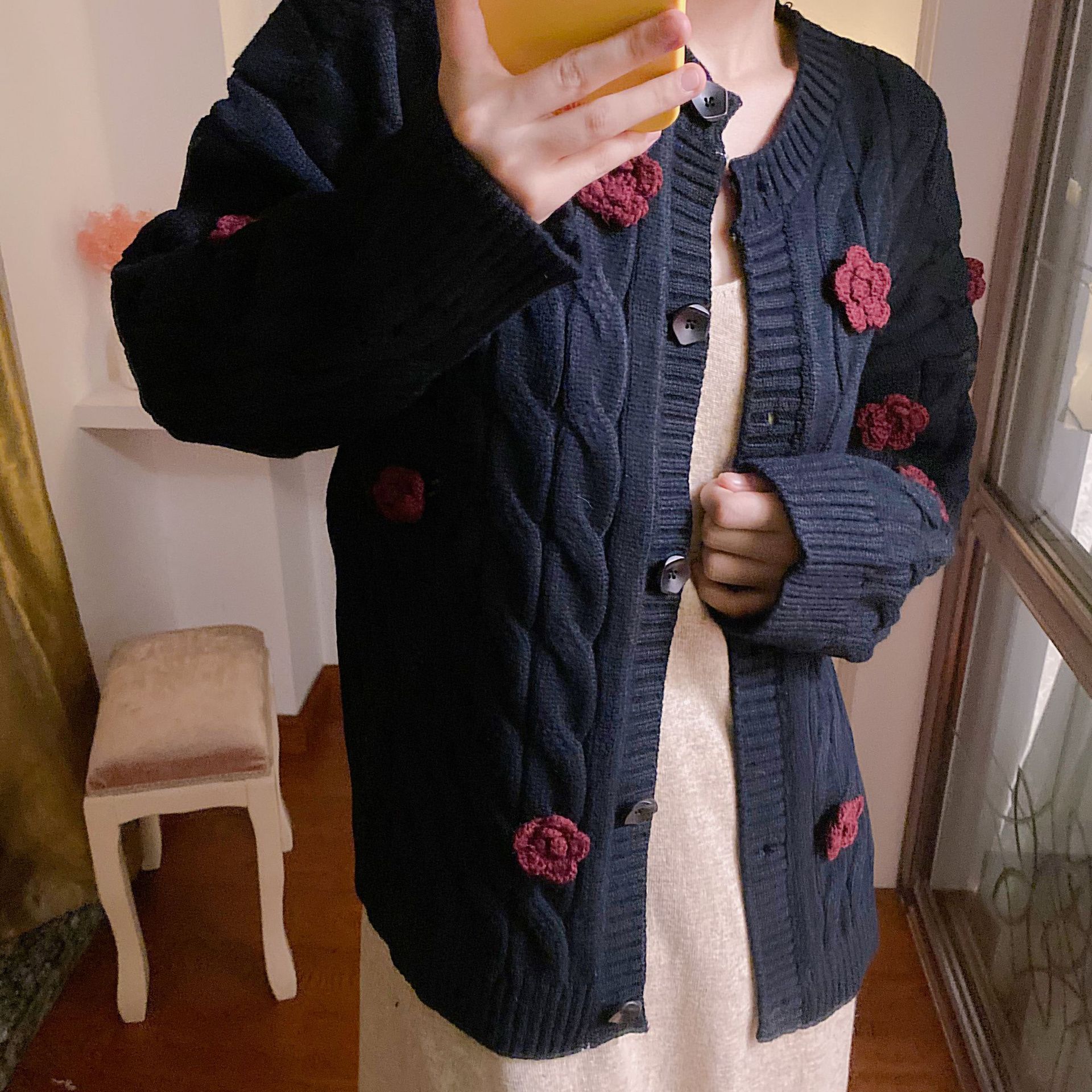 2020 Autumn and winter Net Red new pattern manual three-dimensional Flower Retro Twist sweater Sweater Cardigan coat