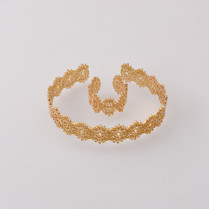 Européenne Et American Vintage Cour Style En Laiton Élégant Creux Dentelle Simple Ouverture Tempérament Bracelet Réglable Cadeau Pour Les Femmes display picture 2