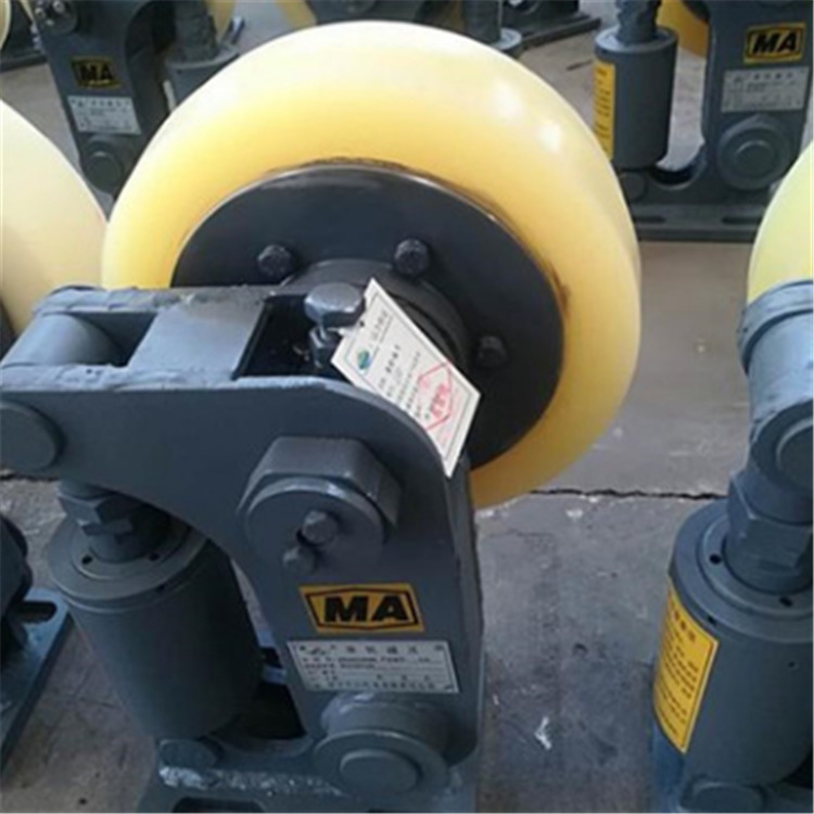 厂家直销滚轮罐耳LS35  L30矿用提升滚轮罐耳 液压滚轮质量保证