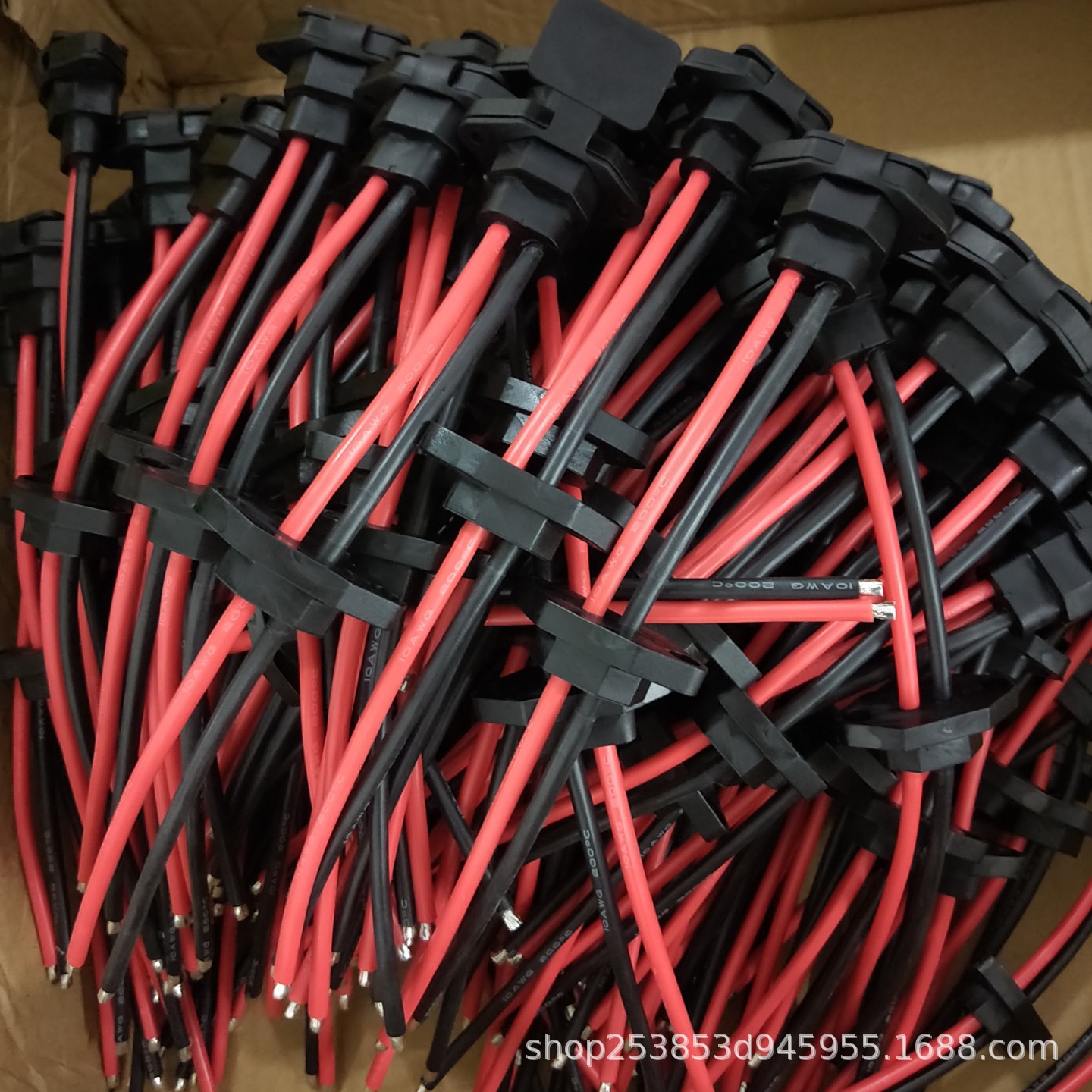 品字插头接10AWG 硅胶线 可过50A电流