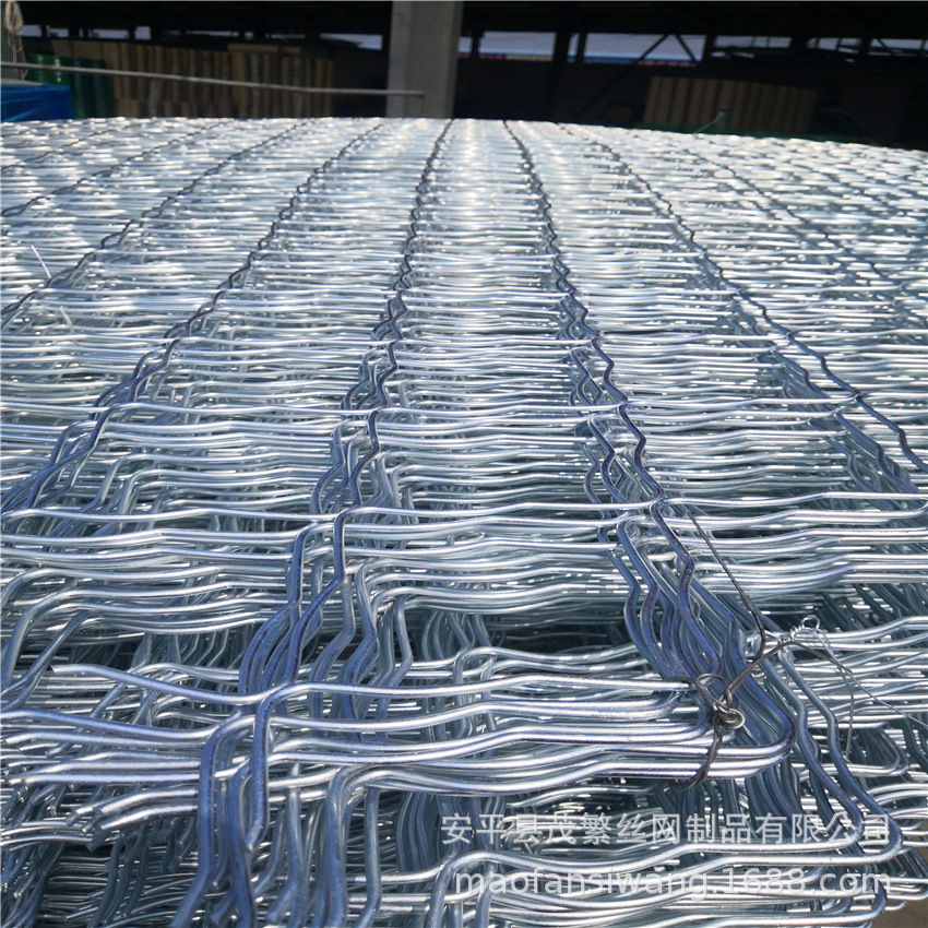供应焊接菱形镀锌美格网狗笼子 圈地养殖围栏网 车间隔离铁丝网