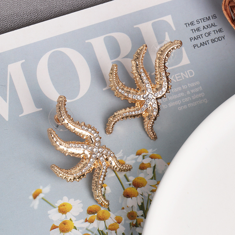 Alloy Starfish Diamond Earrings Personality Street Shooting Golden Animal Earrings display picture 2