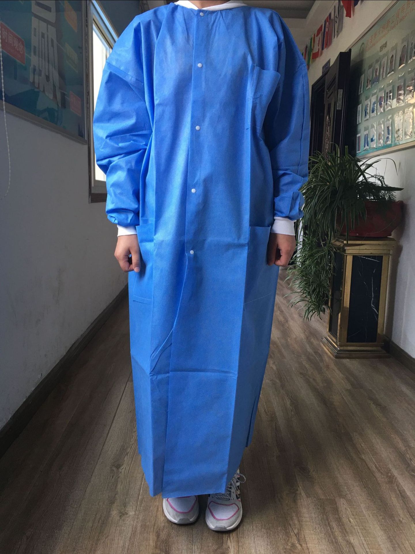 Lab Coat/SMS工厂防尘车间浅蓝色一次性无纺布实验服工作服隔离服-阿里巴巴