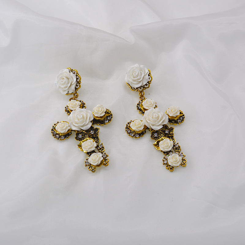 Nouveau Rétro Exagéré Boucles D'oreilles Rétro Baroque Chat Marche Croix Boucles D'oreilles Accessoires En Gros Nihaojewelry display picture 8