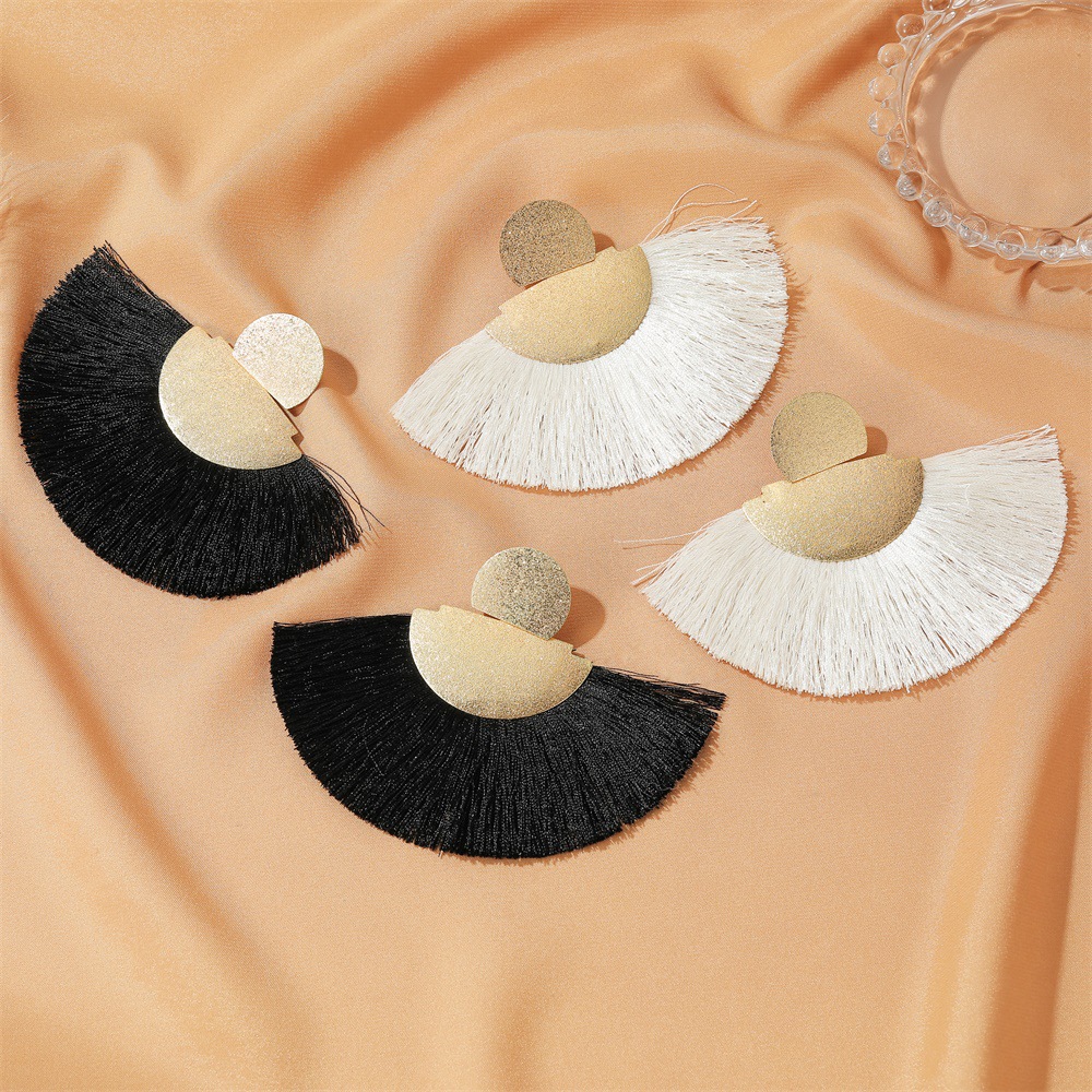 New Bohemian Retro Frosted Tassel Exaggerated Fan-shaped Earrings Wholesale display picture 4