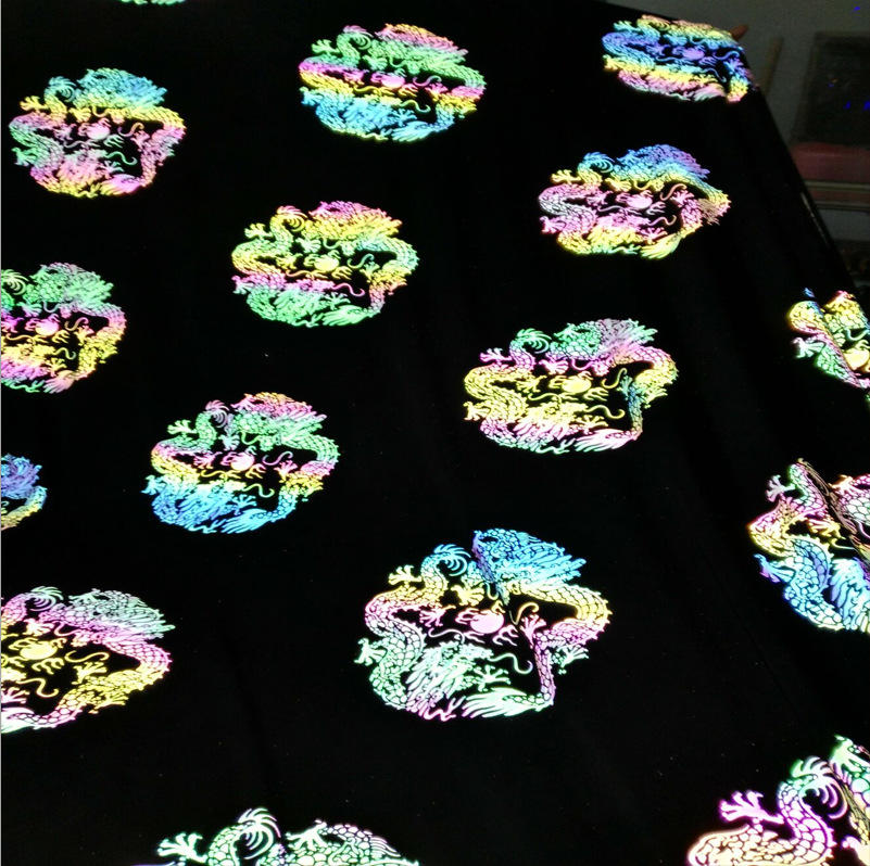 现货供应幻彩七彩反光弹力龙设计图案印花服装布料热转印反光面料
