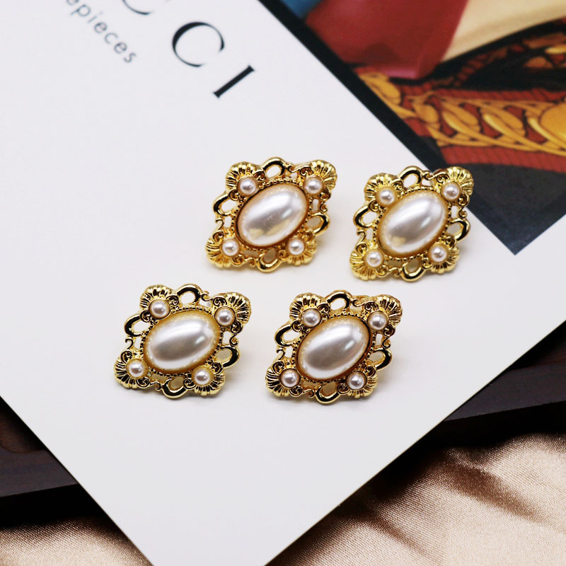 White Engraved Pattern Hollow Pearl Ear Clips 925 Silver Pin Earrings Oval Ear Clips display picture 5