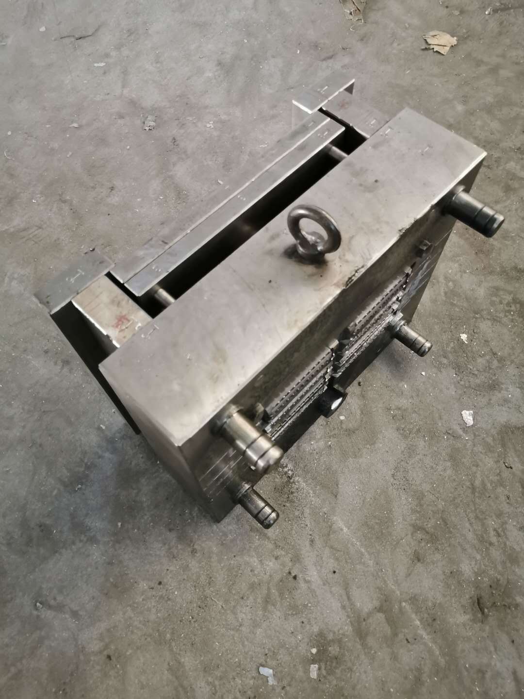 内变速压铸模具