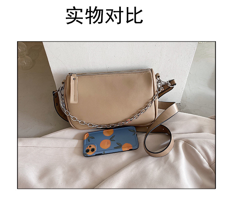 Retro Fashion Messenger Bag display picture 21