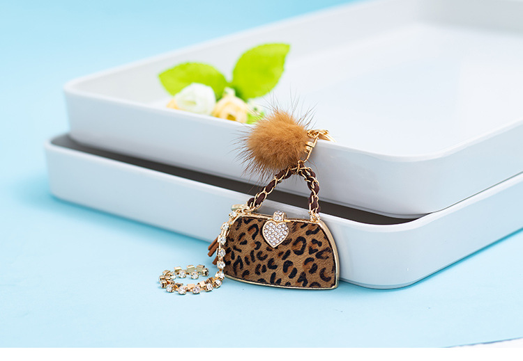 Retro Bag Heart Shape Leopard Pu Leather Inlay Rhinestones Women's Bag Pendant Keychain display picture 3