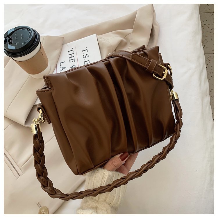Texture Handbags Korean Version Trendy Chain One-shoulder Armpit Bag Fold Bag display picture 1