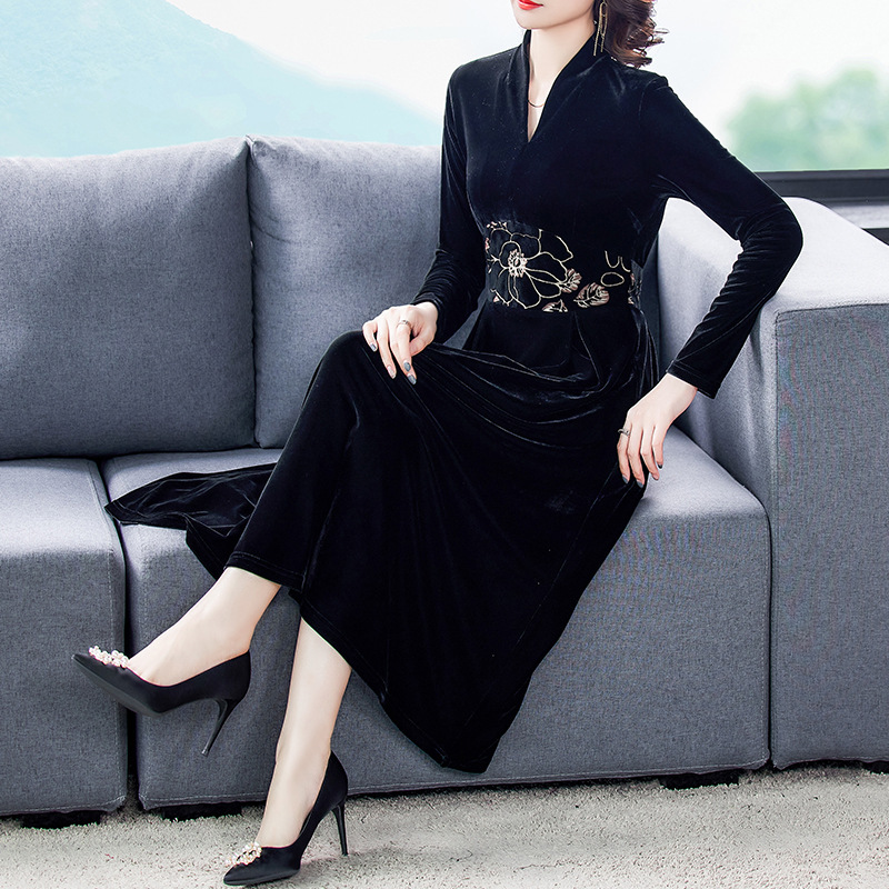 金丝绒连衣裙秋冬2020新款高端洋气女装陪大衣的内搭打底高端长裙