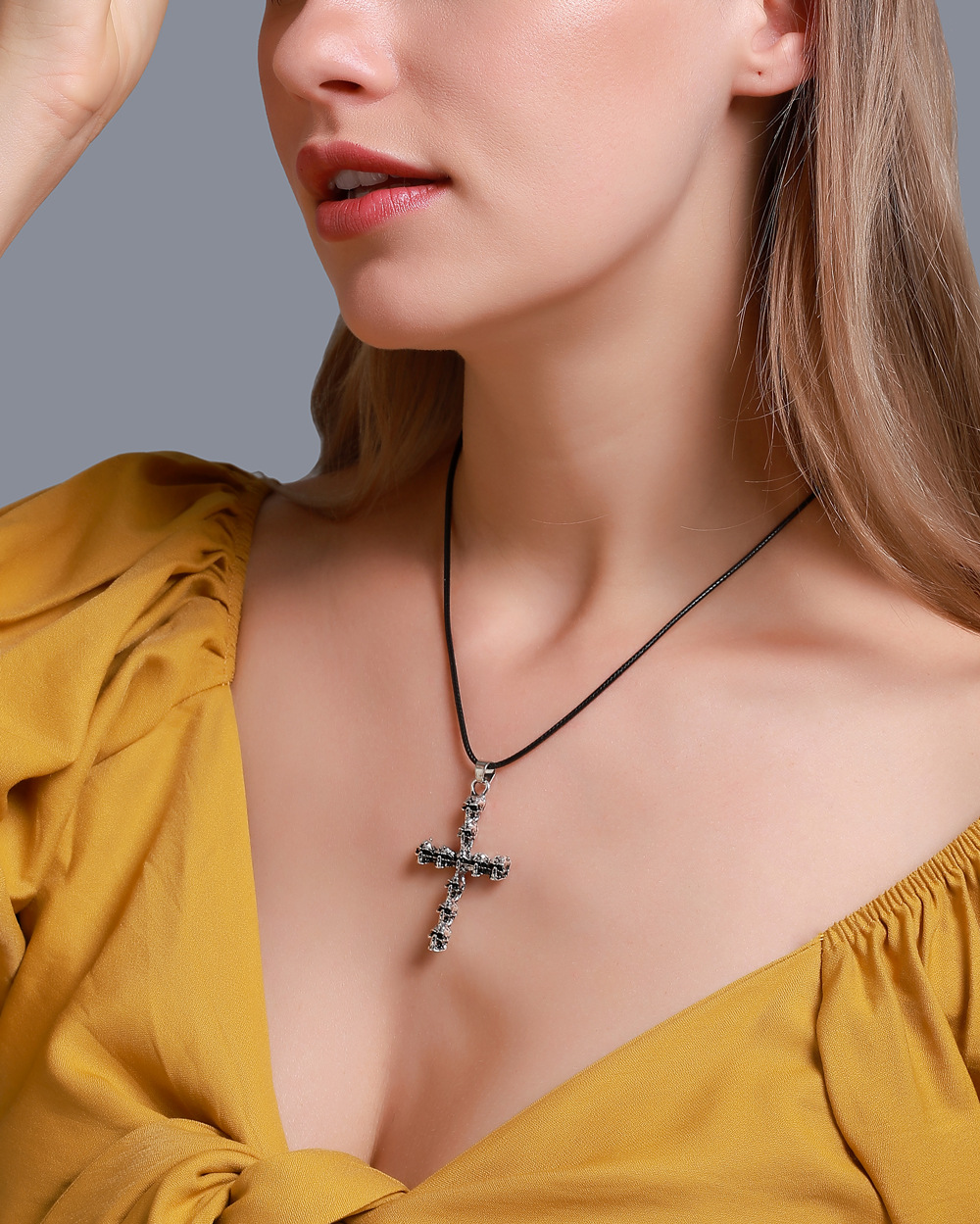 New Necklace Retro Street Shot Skull Necklace Unisex Cross Necklace Clavicle Chain wholesale nihaoje