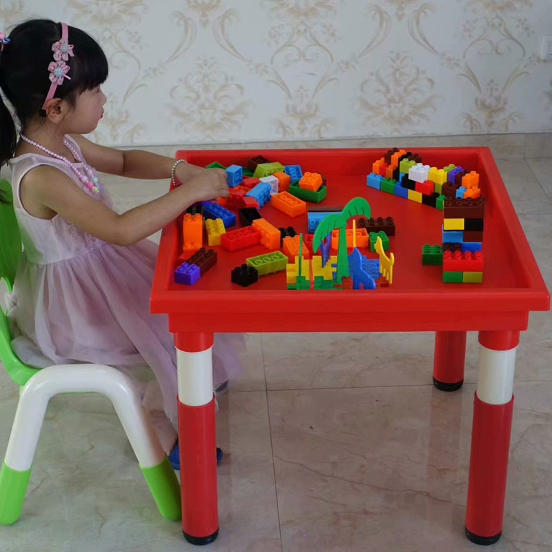 正方积木桌红色