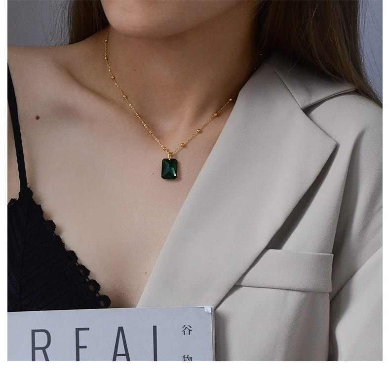 Retro Light Luxury All-match Peacock Emerald Gem Pendant Minimalist Titanium Steel Necklace display picture 9