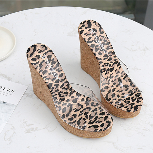 Alibaba.com 2020 New Fashion Summer Platform Slip-On Sandals Women's Outdoor Wear High Heel One Strap Thick Sole Transparent Beach Shoes