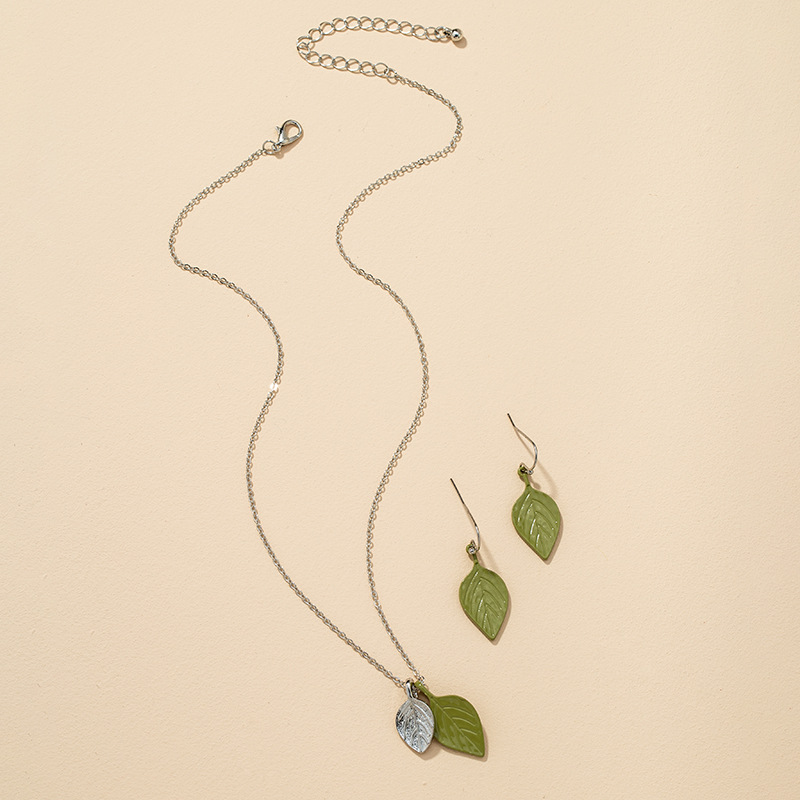 Fashion Jewelry Leaf Earrings  Necklace Set display picture 3