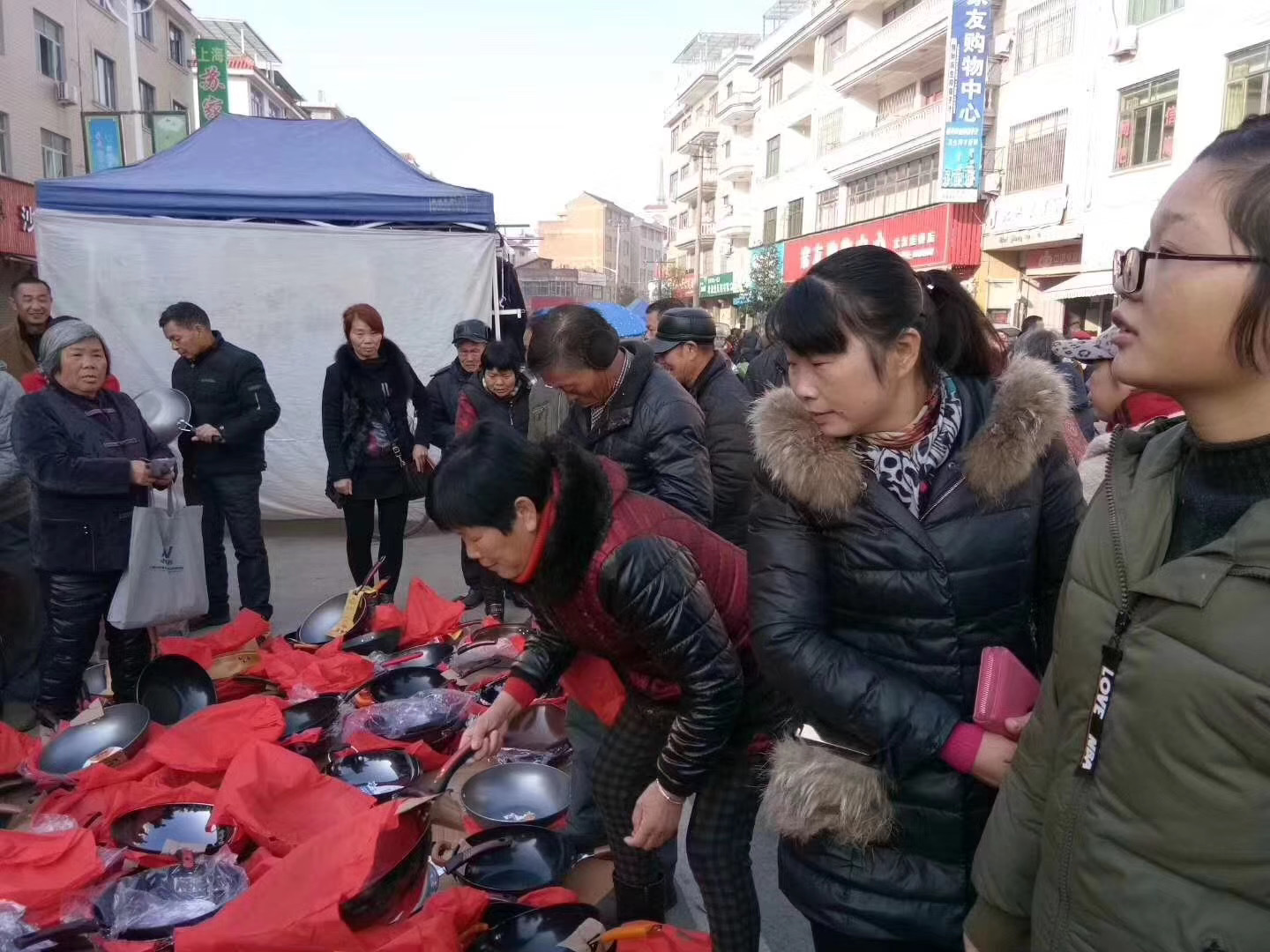 29元模式江湖地摊赶集货源库存厨具精品品不粘锅炒锅库存锅批发详情3