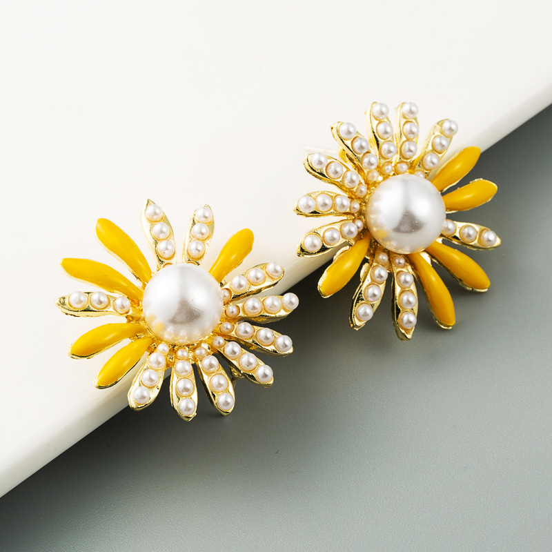 New Sunflower Alloy Pearl Earrings Ladies S925 Silver Flowers Fashion Earrings Wholesale Nihaojewelry display picture 7