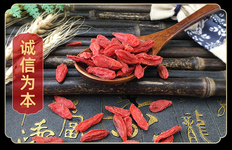 Ningxia Goji Berries Gou Qi Zi Dried Red Wolfberry Bulk 500g Sun Dried Snack and Tea Herb in use